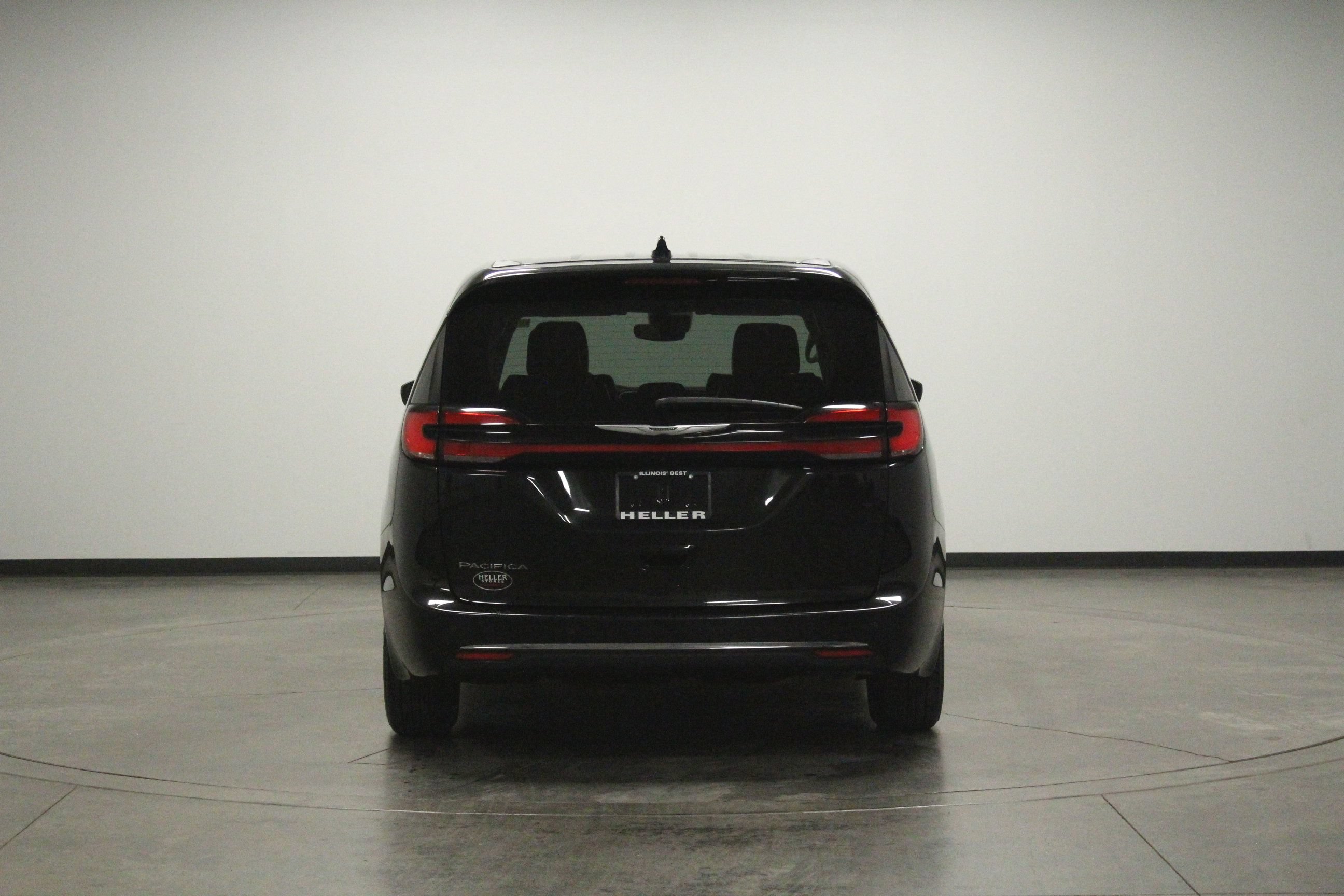 Used 2023 Chrysler Pacifica Touring-L FWD image 7