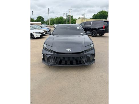 Used 2025 Toyota Camry SE FWD image 6