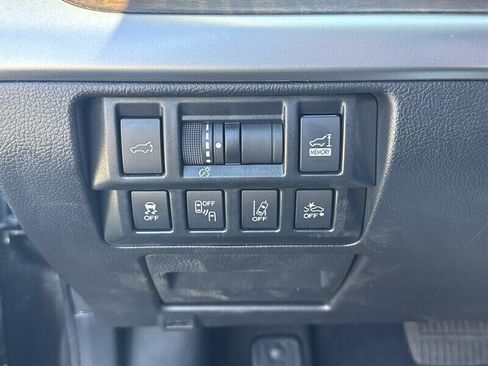 Used 2019 Subaru Outback 2.5i Limited AWD/4WD image 18