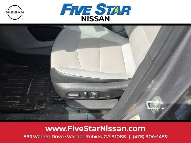 Used 2023 GMC Terrain SLT FWD image 11