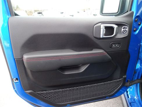 New 2025 Jeep Gladiator Rubicon image 23