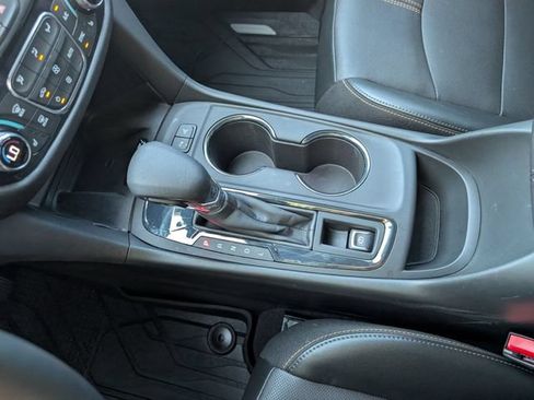 Used 2024 Chevrolet Equinox Premier FWD image 17