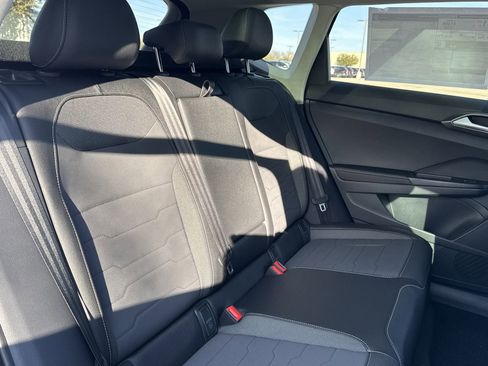 Certified 2025 Volkswagen Taos SE image 49