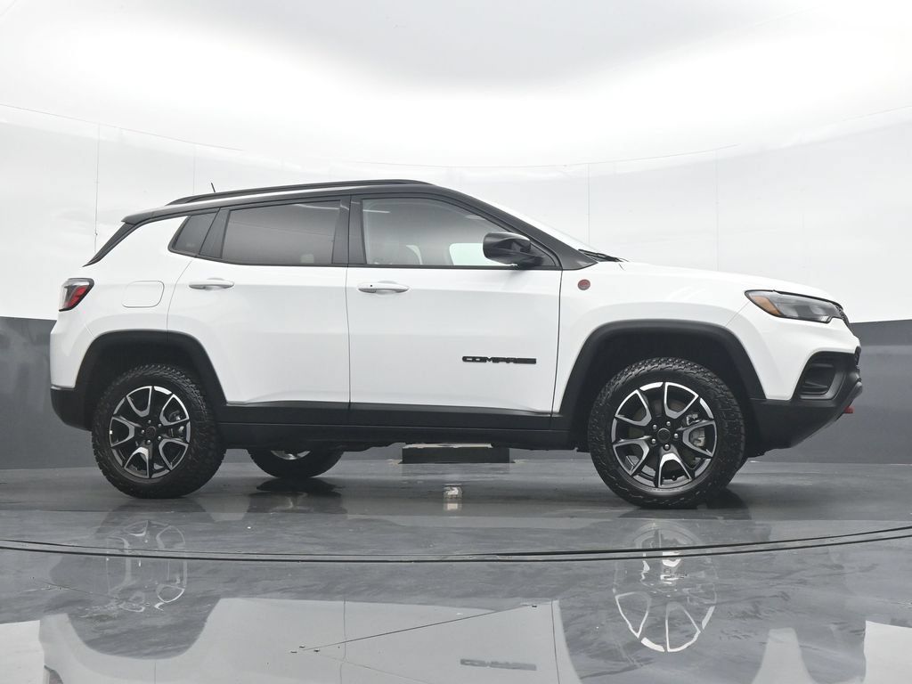 Used 2026 Jeep Compass Trailhawk AWD/4WD image 35