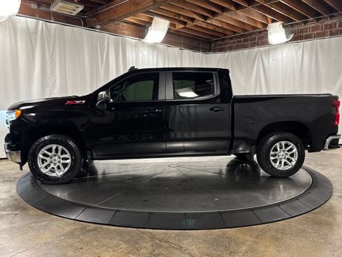 Used 2023 Chevrolet Silverado 1500 LT w/ Z71 Off-Road Package AWD/4WD image 8
