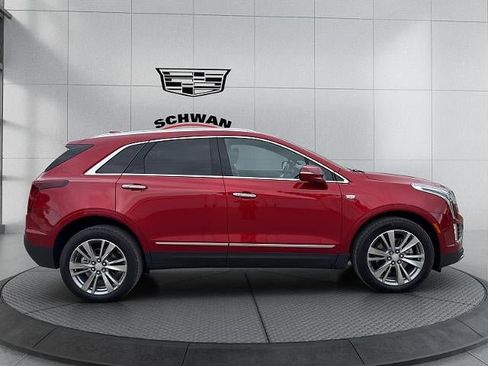Used 2025 Cadillac XT5 Premium Luxury w/ Technology Package AWD/4WD image 3