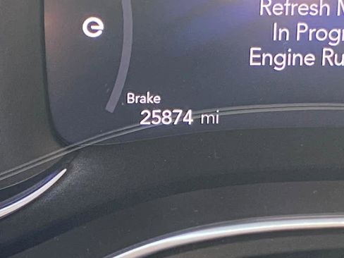 Used 2023 Chrysler Pacifica Limited w/ Uconnect Theater Family Group image 16