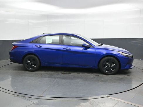 Used 2023 Hyundai Elantra Blue FWD image 5