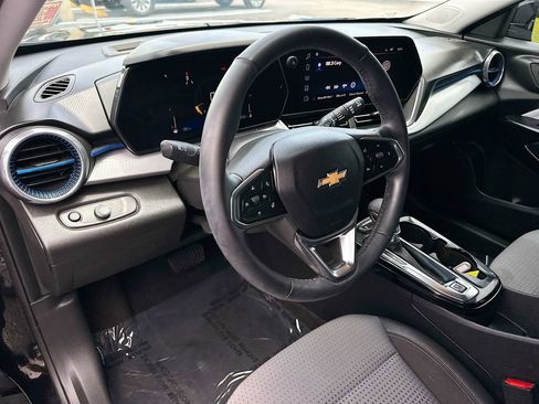 Certified 2024 Chevrolet Trax LT w/ LT Convenience Package FWD image 9