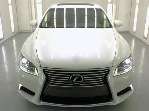 Used 2017 Lexus LS 460 w/ Comfort Package RWD image 3