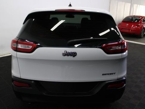 Used 2014 Jeep Cherokee Sport FWD image 24