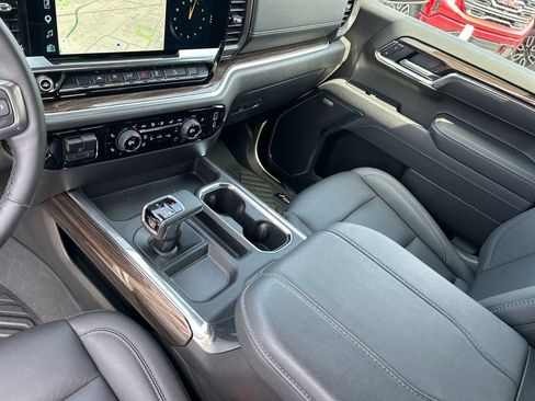 Used 2025 Chevrolet Silverado 1500 LT Trail Boss w/ Convenience Package II AWD/4WD image 19