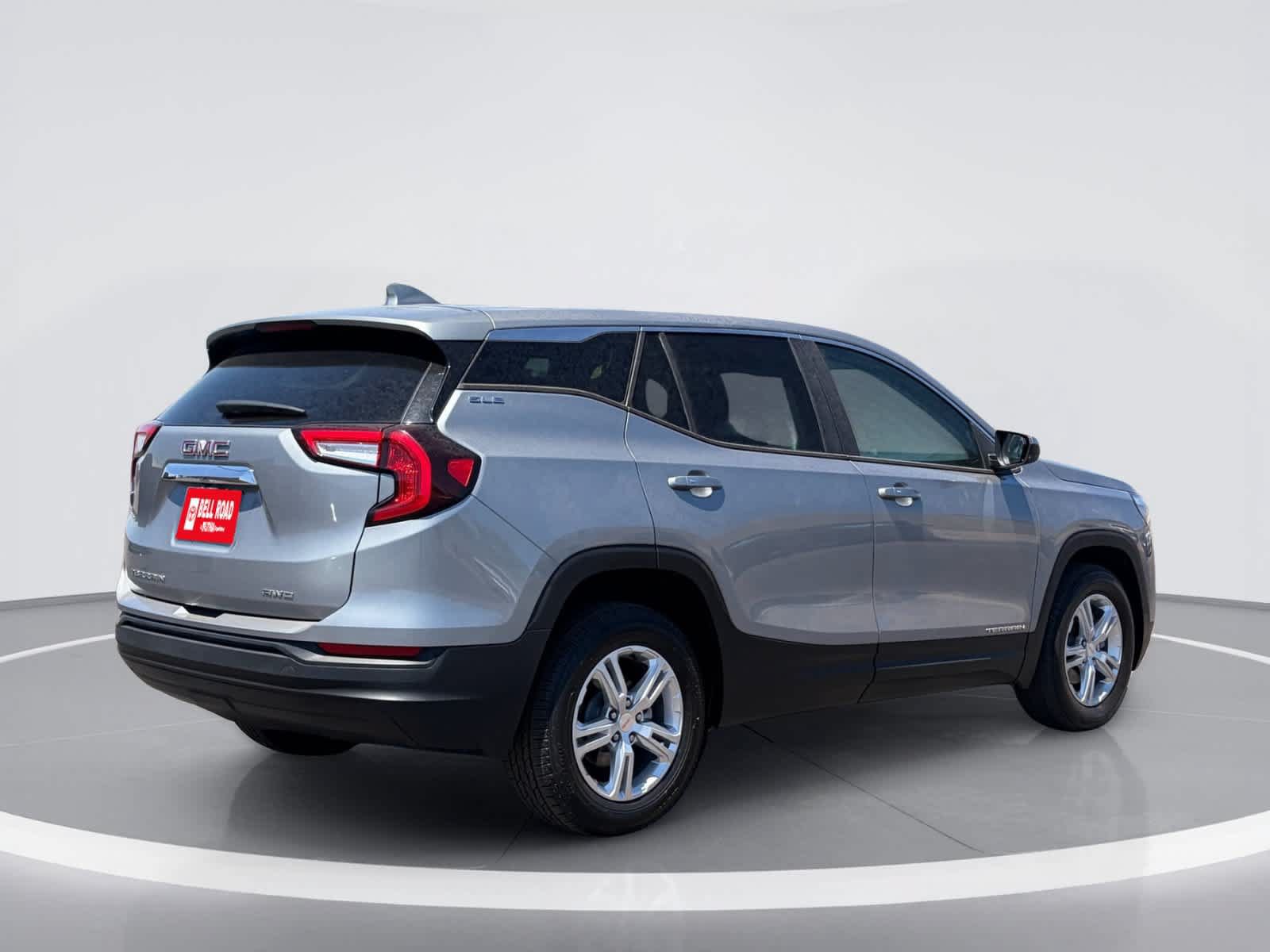 Used 2024 GMC Terrain SLE AWD/4WD image 7