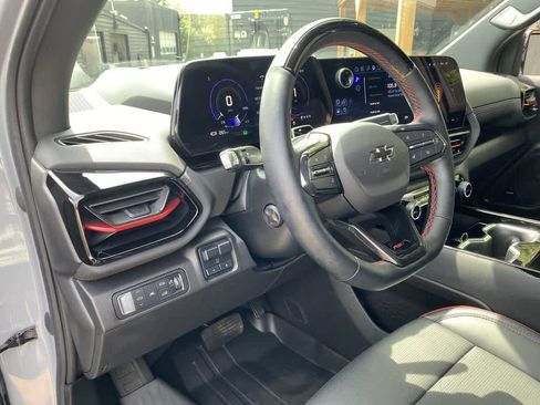 Used 2025 Chevrolet Silverado EV RST AWD/4WD image 2