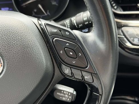 Used 2019 Toyota C-HR XLE FWD image 10