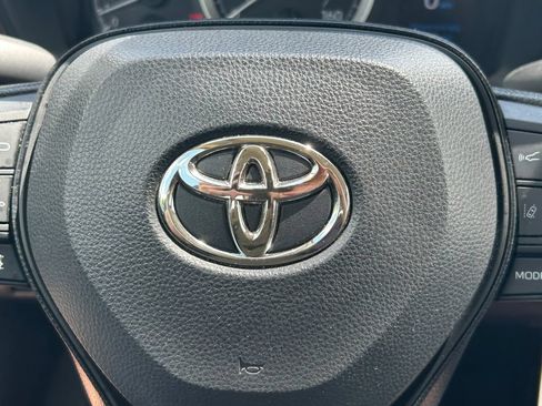 Used 2021 Toyota Corolla LE FWD image 31