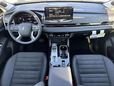 New 2026 Mitsubishi Outlander SE image 16