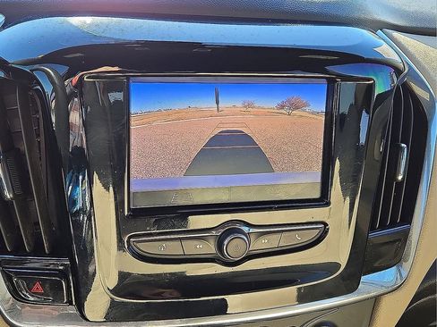 Used 2023 Chevrolet Traverse LS image 27