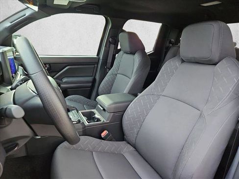 Used 2025 Toyota Tacoma SR5 AWD/4WD image 15
