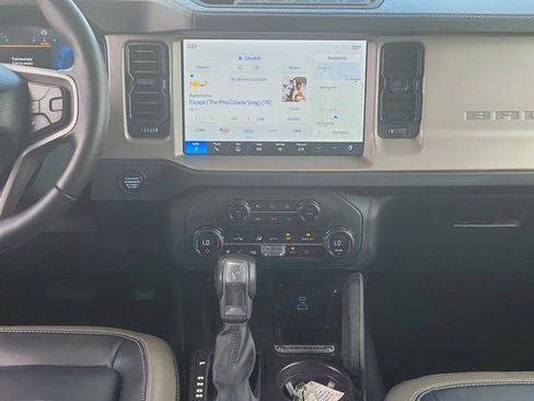 Certified 2025 Ford Bronco Outer Banks w/ Sasquatch Package AWD/4WD image 21