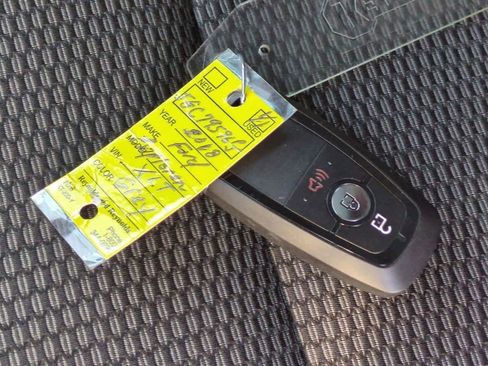 Used 2018 Ford Explorer XLT image 31