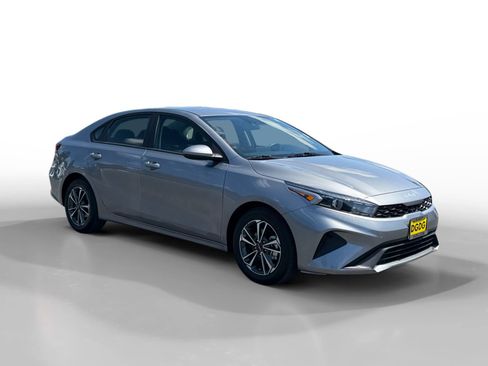 Used 2024 Kia Forte LXS image 7