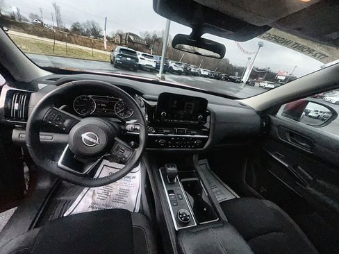 Used 2024 Nissan Pathfinder SV w/ Cargo Package image 10