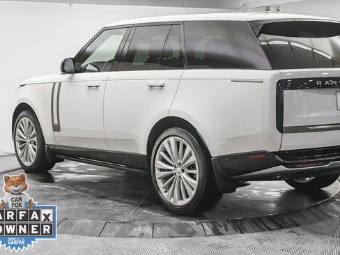 Used 2025 Land Rover Range Rover SE image 5
