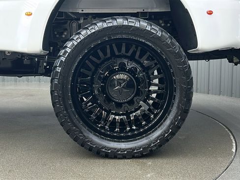 Used 2025 Ford F450 Platinum w/ FX4 Off-Road Package image 11