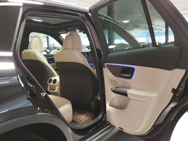 Used 2024 Mercedes-Benz GLC 300 4MATIC image 24
