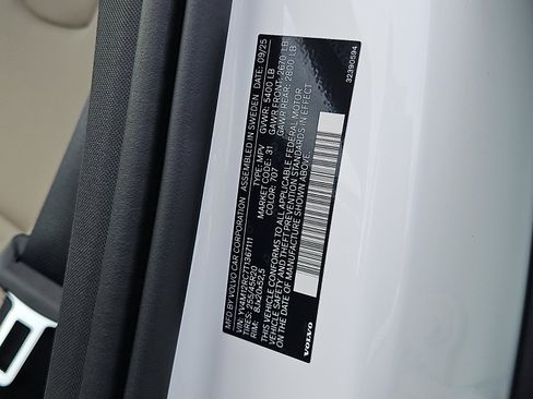 New 2026 Volvo XC60 B5 Plus w/ Protection Package Premier image 20