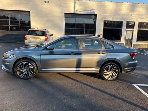 Used 2019 Volkswagen Jetta SEL Premium image 4