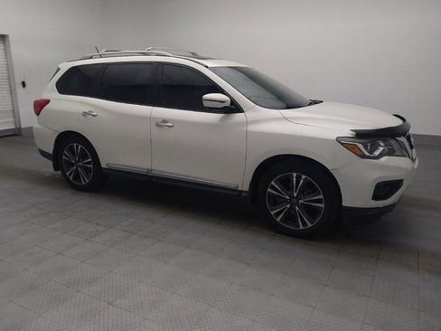 Used 2017 Nissan Pathfinder Platinum FWD image 11