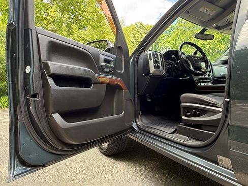 Used 2018 GMC Sierra 1500 SLE w/ SLE Value Package AWD/4WD image 11