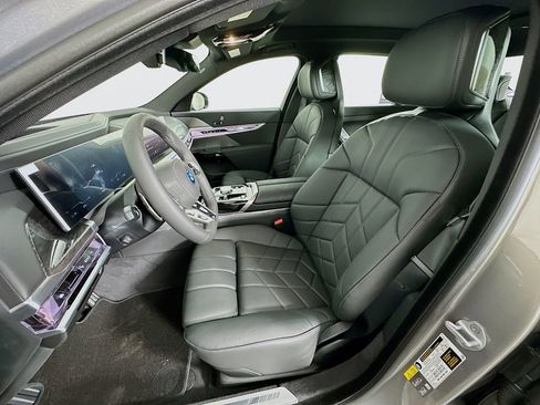 Used 2025 BMW i7 eDrive50 w/ Executive Package image 16