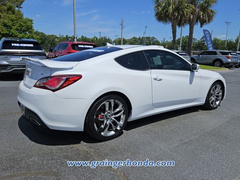 Used 2015 Hyundai Genesis 3.8 RWD image 5
