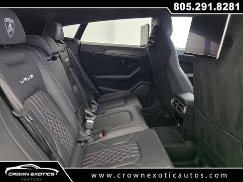 Used 2024 Lamborghini Urus Performante AWD/4WD image 14