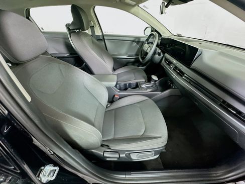 Used 2025 Kia K4 LXS FWD image 29