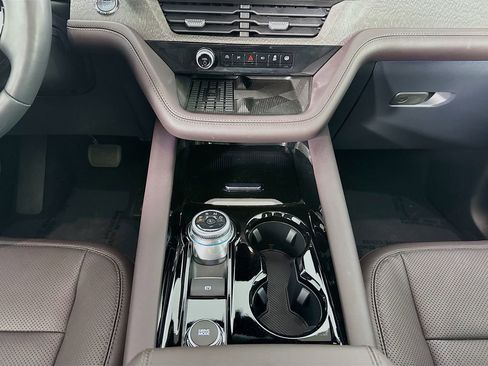 Used 2025 Ford Explorer Platinum w/ Ultimate Package image 40