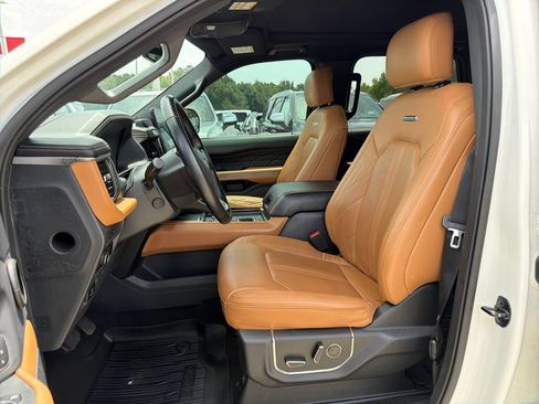 Used 2023 Ford Expedition Max Platinum RWD image 12