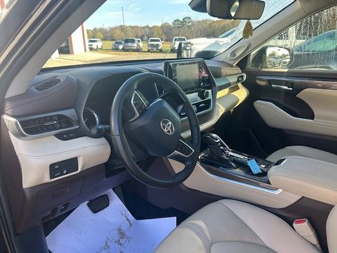 Used 2020 Toyota Highlander Limited image 13