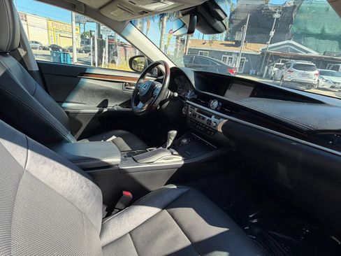 Used 2017 Lexus ES 350 w/ Navigation System Package FWD image 9