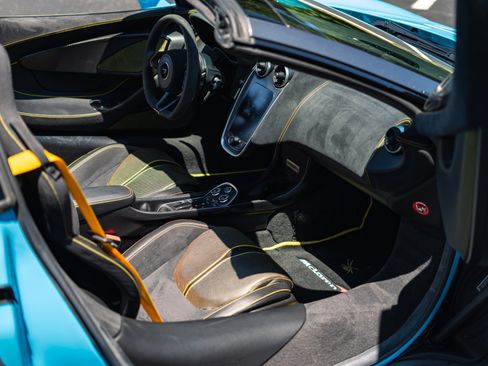 Used 2019 McLaren 570S Spider RWD image 2