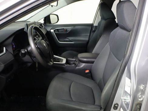 Used 2019 Toyota RAV4 LE FWD image 14