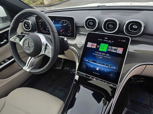 Used 2025 Mercedes-Benz C 300 Sedan image 11