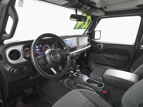 Used 2024 Jeep Gladiator Sport image 12