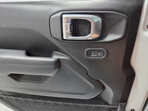 Used 2025 Jeep Wrangler Sport AWD/4WD image 28