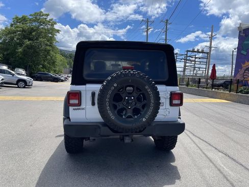 Used 2022 Jeep Wrangler Sport AWD/4WD image 4