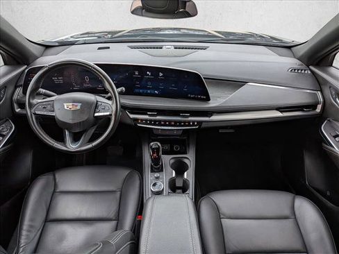 Used 2025 Cadillac XT4 Premium Luxury FWD image 17