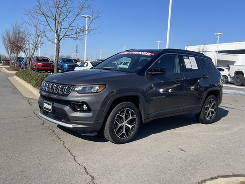 Used 2024 Jeep Compass Limited image 3